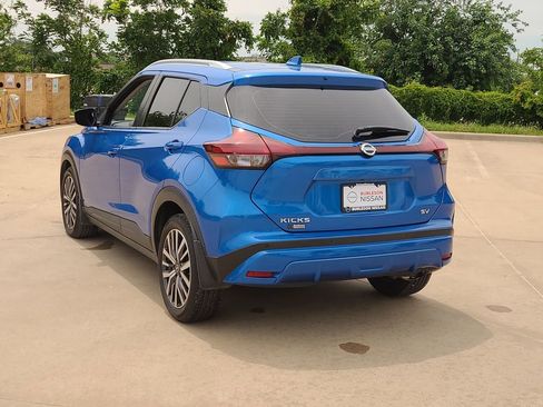 Certified 2021 Nissan Kicks SV FWD image 2