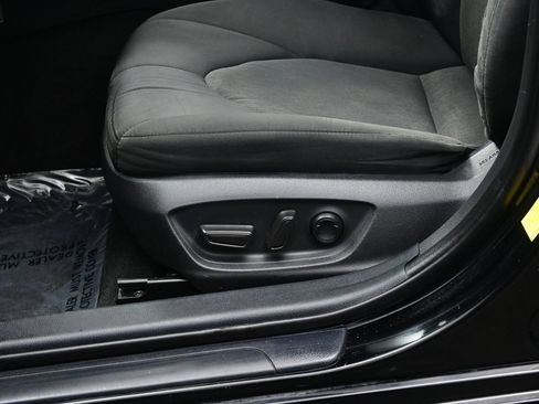 Used 2020 Toyota Camry LE FWD image 11