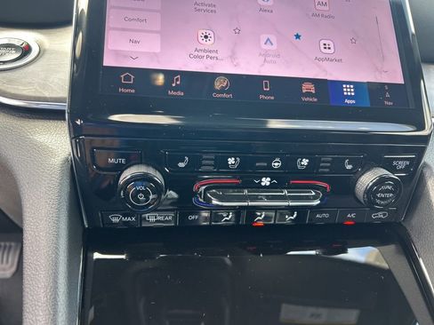 New 2025 Jeep Grand Cherokee Overland w/ Luxury Tech Group IV image 41