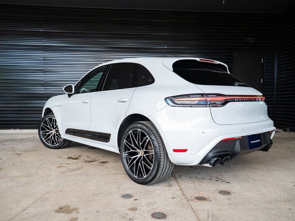 Certified 2023 Porsche Macan AWD/4WD image 3