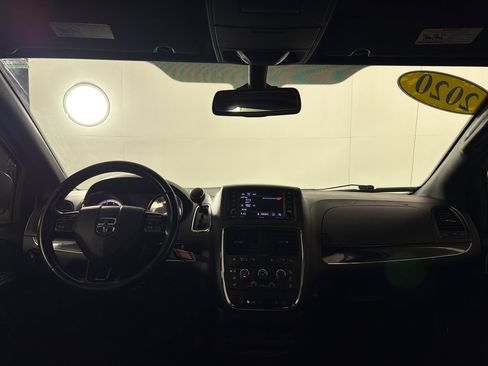 Used 2020 Dodge Grand Caravan SE FWD image 22