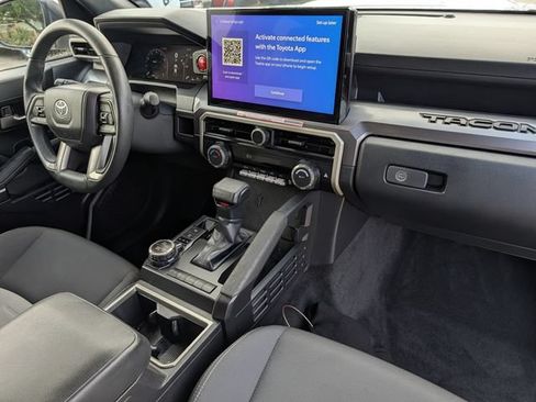 Used 2025 Toyota Tacoma TRD Sport AWD/4WD image 33