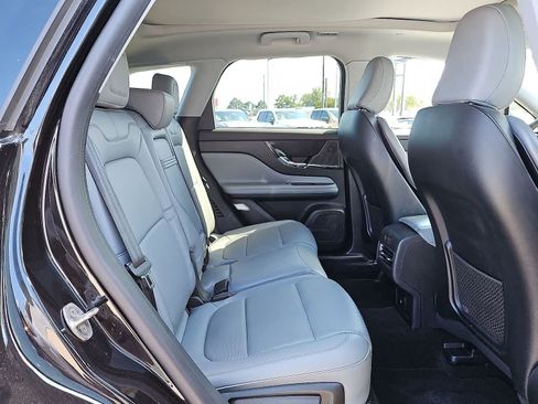 Used 2022 Lincoln Corsair AWD w/ Premium Package image 32