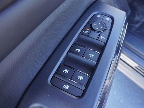 New 2025 Nissan Pathfinder SV image 16