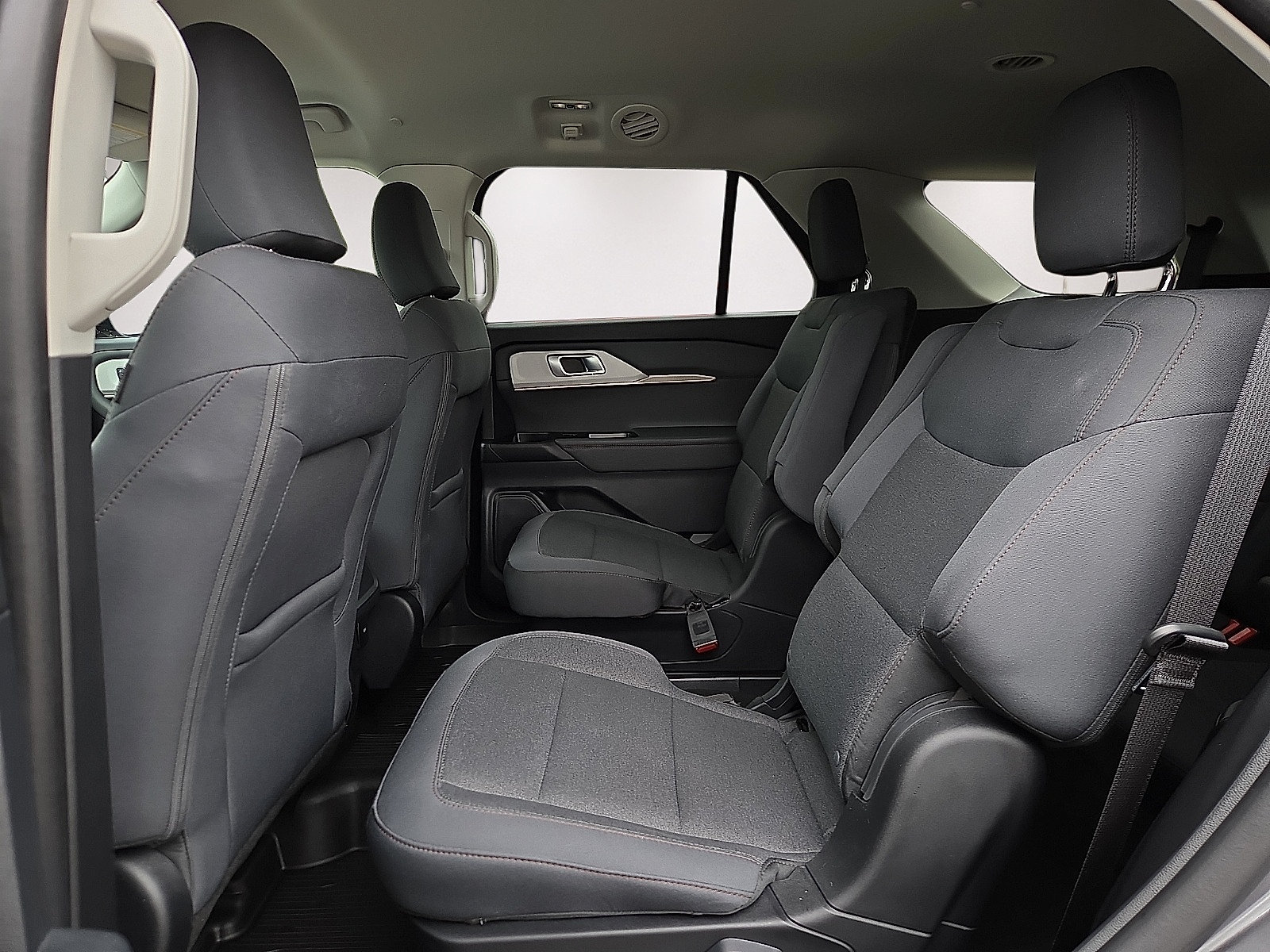 Used 2025 Ford Explorer Active RWD image 11