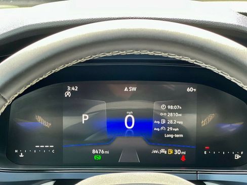 Used 2024 Volkswagen Taos SE FWD image 18