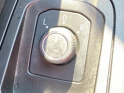 Used 2024 Volkswagen Atlas Cross Sport SE w/ Panoramic Sunroof Package FWD image 17