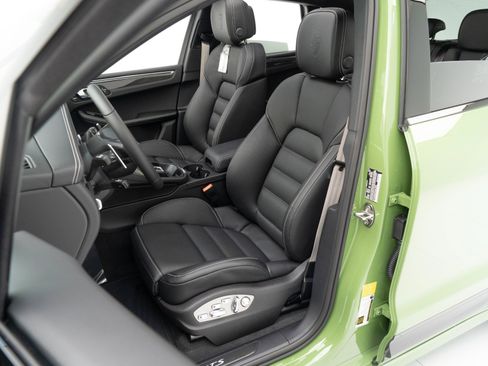 New 2026 Porsche Macan GTS image 5