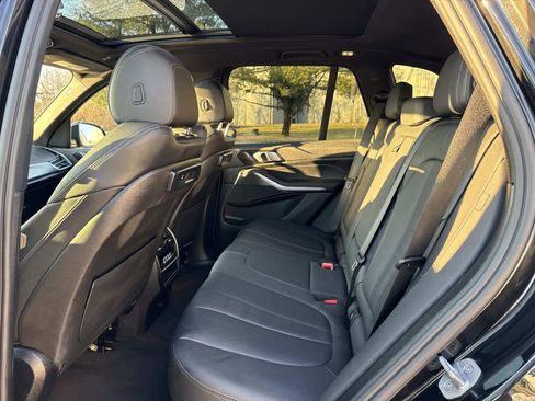 Used 2022 BMW X5 xDrive40i w/ M Sport Package image 15