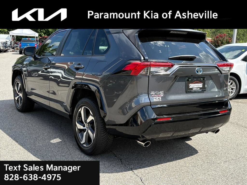 Used 2021 Toyota RAV4 SE w/ Weather & Moonroof Package AWD/4WD image 4