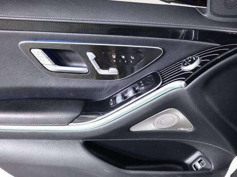 Used 2022 Mercedes-Benz S 500 4MATIC w/ AMG Line Package image 11