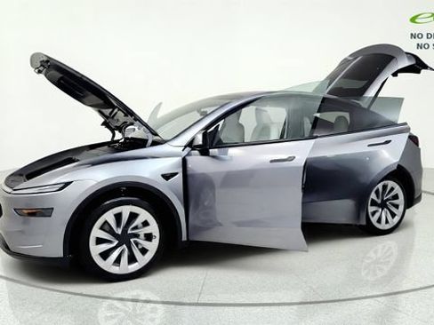 Used 2026 Tesla Model Y AWD image 14