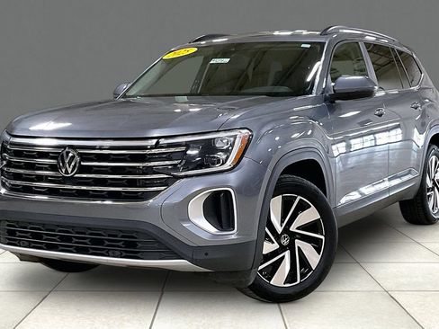 Used 2025 Volkswagen Atlas SE AWD/4WD image 2