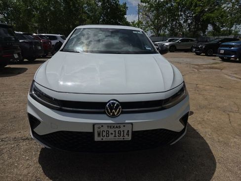 Used 2025 Volkswagen Jetta Sport image 8