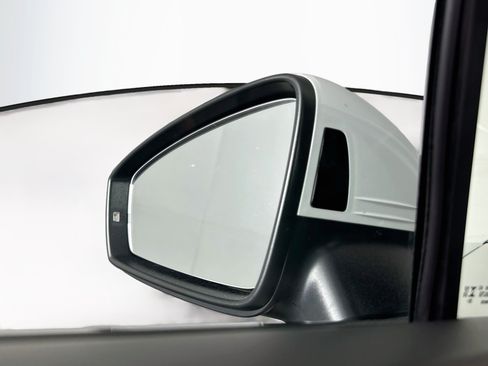 Used 2023 Volkswagen Tiguan SE FWD image 16