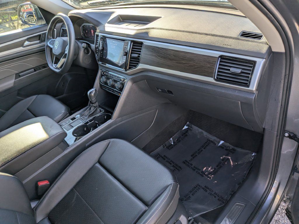 Certified 2023 Volkswagen Atlas SE w/ Panoramic Sunroof Package FWD image 10