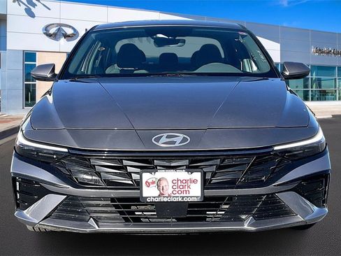 Used 2025 Hyundai Elantra SEL image 3