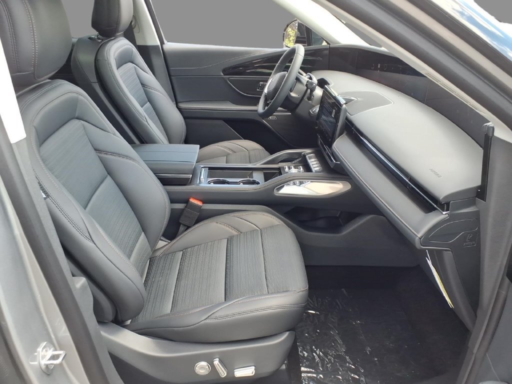New 2026 Lincoln Nautilus Reserve w/ Jet Appearance Package AWD/4WD image 12