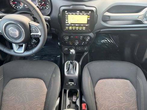 Used 2023 Jeep Renegade Latitude AWD/4WD image 14