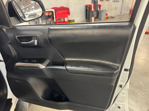 Used 2021 Toyota Tacoma Limited w/ Nightshade Package AWD/4WD image 18