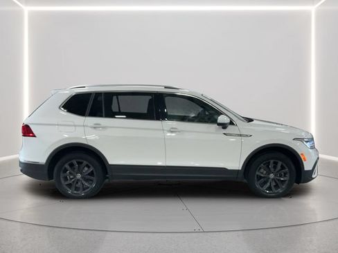 Certified 2024 Volkswagen Tiguan SE w/ Panoramic Sunroof Package AWD/4WD image 7