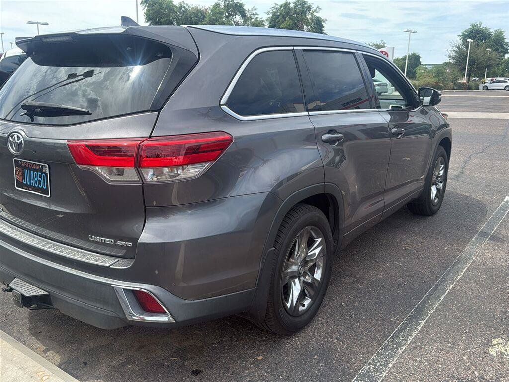 Used 2017 Toyota Highlander Limited Platinum AWD/4WD image 2