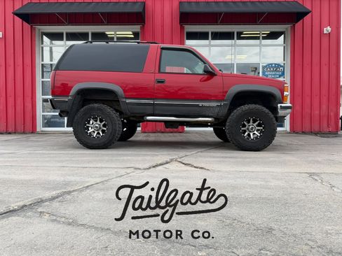 Used 1999 Chevrolet Tahoe 4WD 2-Door w/ Preferred Equipment Group image 1