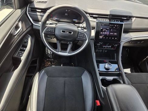 Certified 2025 Jeep Grand Cherokee Altitude AWD/4WD image 7