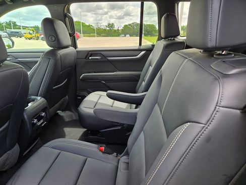 Used 2025 GMC Acadia Elevation w/ Elevation Premium Package FWD image 10
