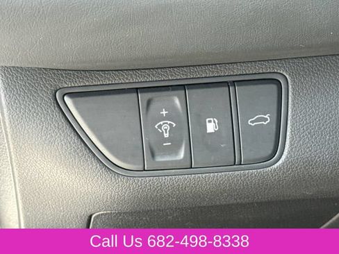 Used 2025 Genesis G70 2.5T AWD/4WD image 21