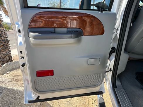 Used 2004 Ford F250 XLT image 17