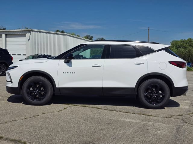 Used 2024 Chevrolet Blazer LT w/ Convenience Package FWD image 2