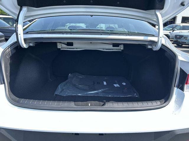 New 2026 Hyundai Elantra Hybrid FWD image 4