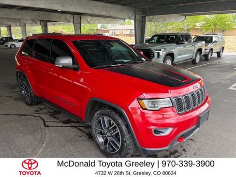 Used 2018 Jeep Grand Cherokee Trailhawk w/ Trailhawk Luxury Group AWD/4WD image 3