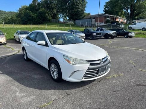 Used 2016 Toyota Camry LE FWD image 2