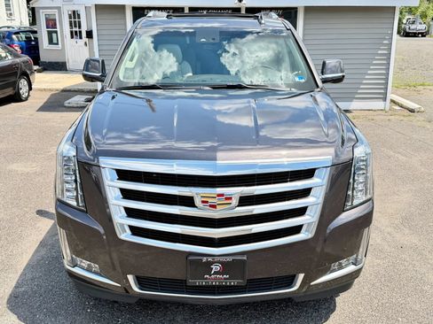 Used 2017 Cadillac Escalade Luxury AWD/4WD image 22