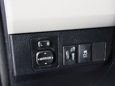 Used 2013 Toyota RAV4 LE image 22