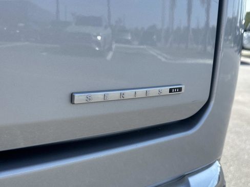 Used 2023 Jeep Wagoneer Series III w/ Premium Group I AWD/4WD image 7