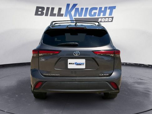 Used 2020 Toyota Highlander XLE AWD/4WD image 4
