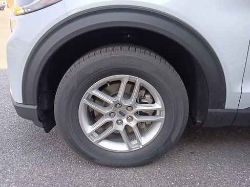 New 2026 Ford Explorer Active RWD image 10