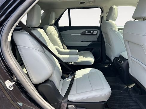Used 2025 Ford Explorer Platinum w/ Ultimate Package AWD/4WD image 23