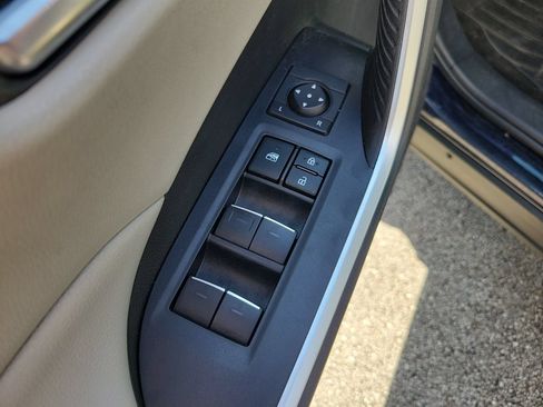 Used 2022 Toyota RAV4 XLE Premium FWD image 15