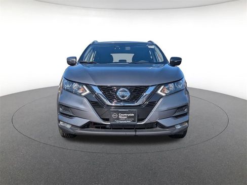 Used 2021 Nissan Rogue Sport SV image 2