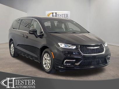 Used 2026 Chrysler Pacifica Select