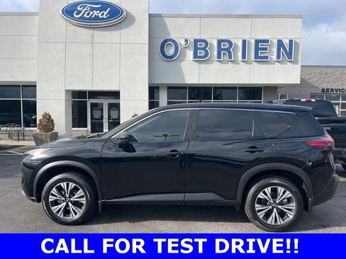 Used 2022 Nissan Rogue SV image 2