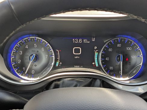 Used 2024 Chrysler Pacifica Touring-L FWD image 42
