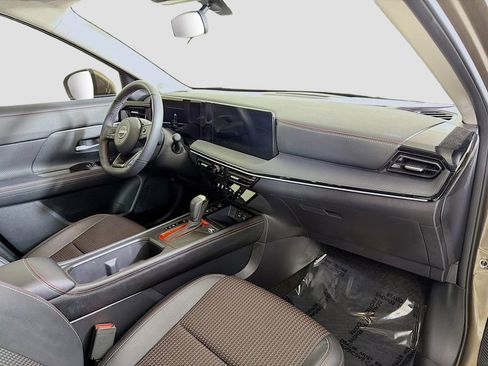 Used 2025 Nissan Kicks SR image 28