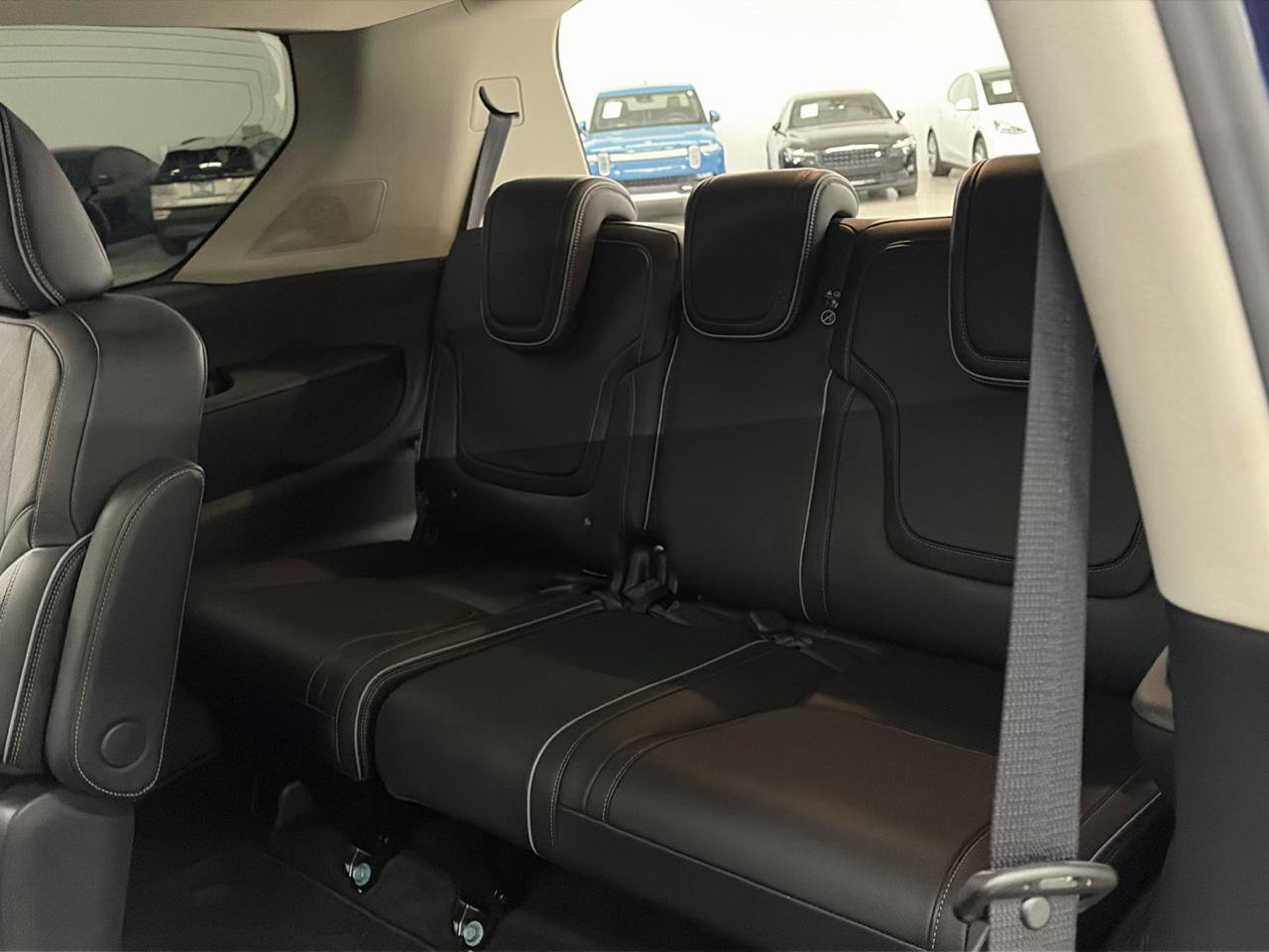 Used 2025 INFINITI QX80 Luxe RWD image 23