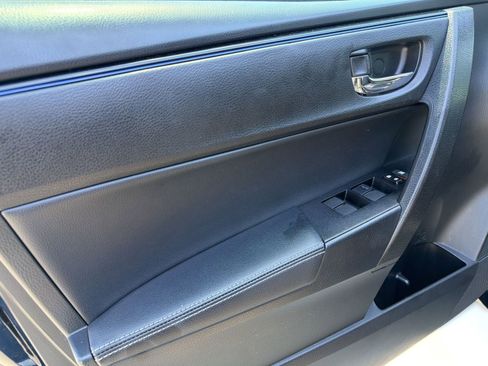 Used 2018 Toyota Corolla SE FWD image 12