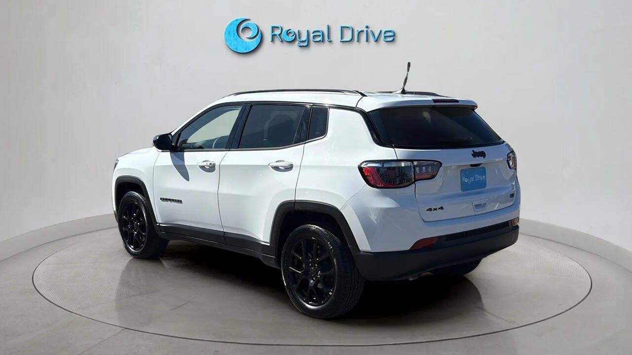 Used 2025 Jeep Compass Latitude w/ Altitude Special Edition AWD/4WD image 4